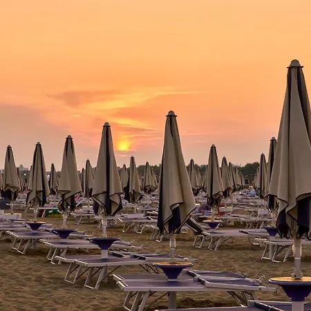 Apartment Sunlit Terrace Steps From The Sea Bibione